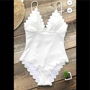 White scalloped bathingsuit NWT